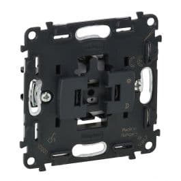 Legrand Valena Life Interruptor Unipolar 10AX 250V~, blanco (ref. 752101) — imagen de producto publicada por legrand.pt
